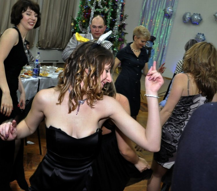 Зрелые голые на корпоративе