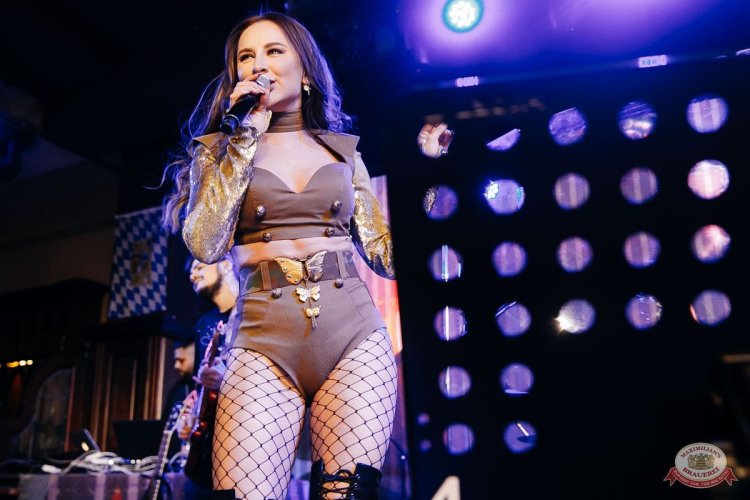 Анна Асти в Нижнем белье