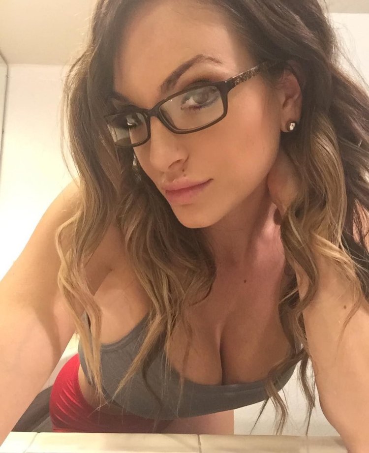 Азиатские девушки в очках