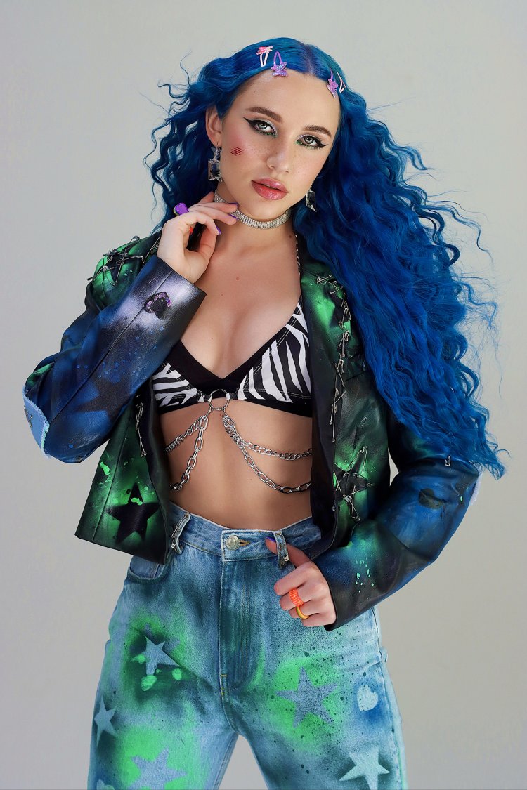 Датчанка Миа Сэнд