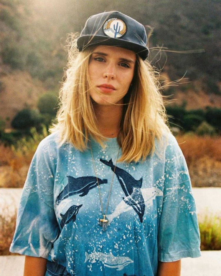 Летние женские футболки