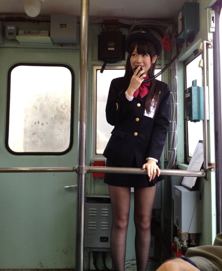 Стюардессы ноги самолет