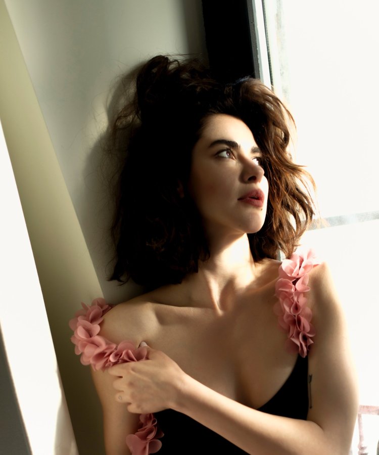 Несрин Джавадзаде попа