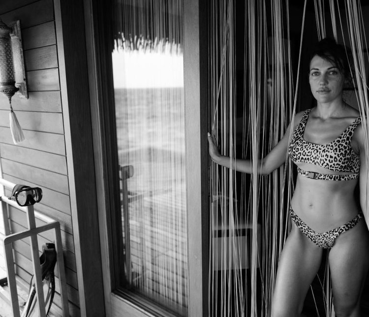 Мир ем Ущерли в купальнике