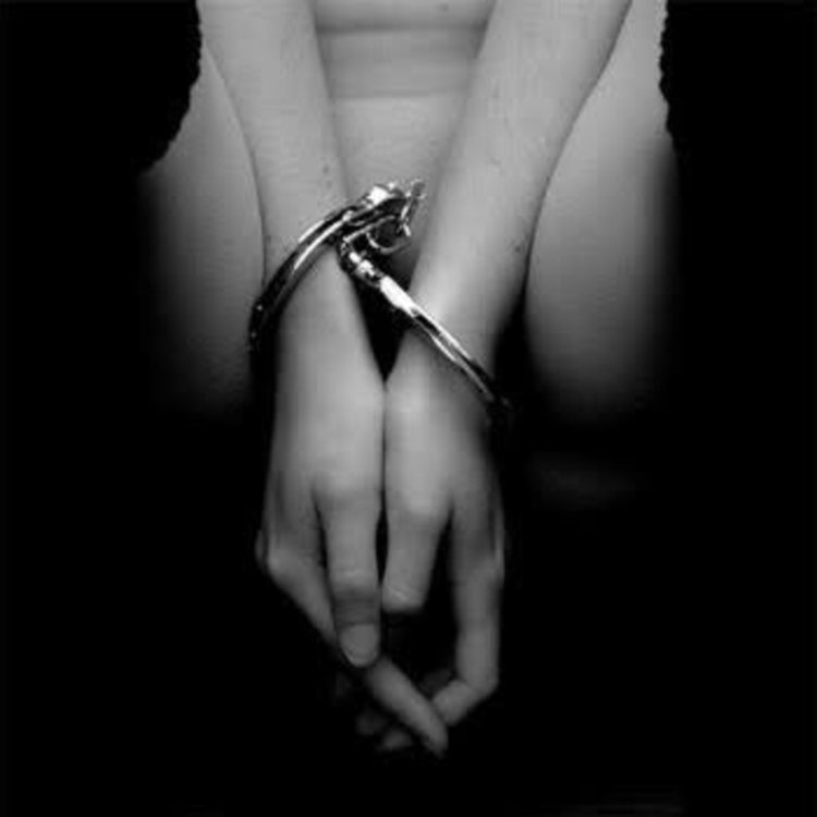 Девушки в наручниках бдсм