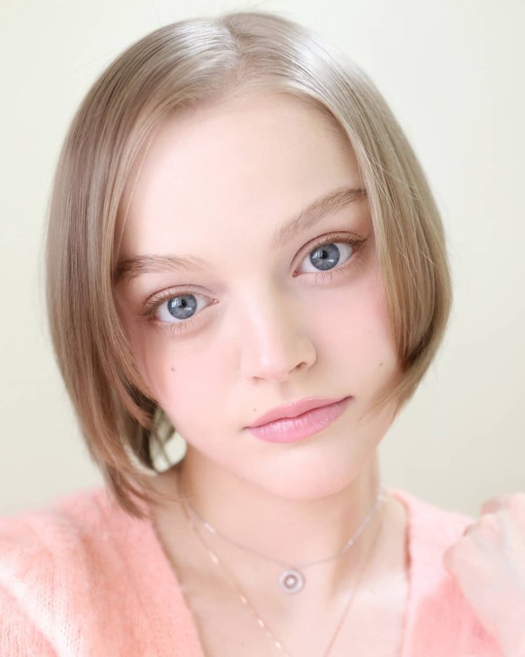 Трэш модель Дакота Роуз