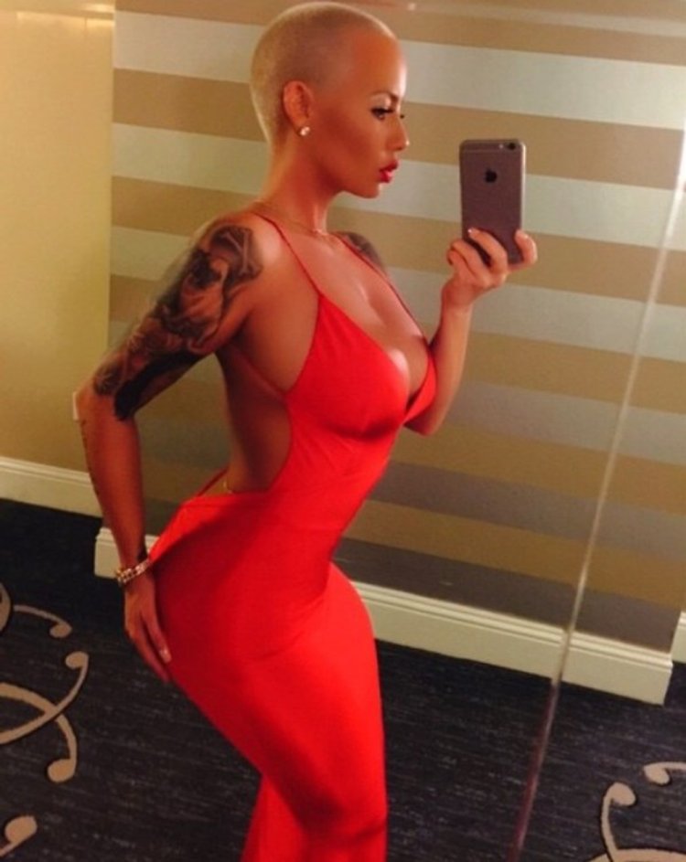 Эмбер Роуз селфи