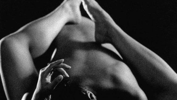 Ногтями по спине