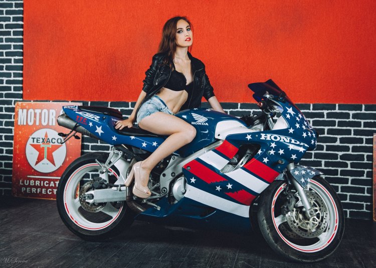 Варвара Преображенская мотоциклистка