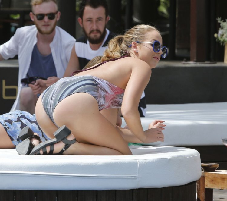 Даниэль Роуз в купальнике