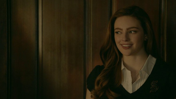 Даниэль Роуз Расселл фигура