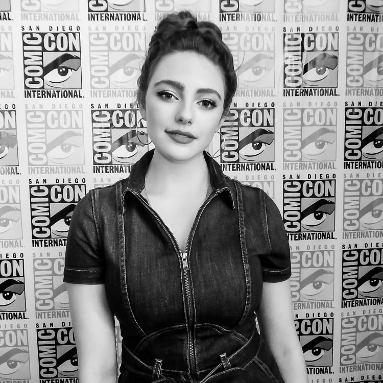 Даниэль Роуз Расселл постельные сцены