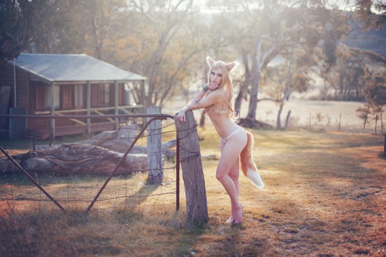 Две девушки с анальными хвостами