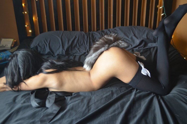 Девочка с анальным хвостиком