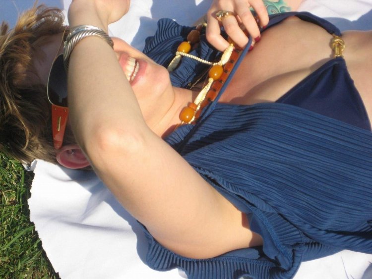 Девушка засветила сиськи