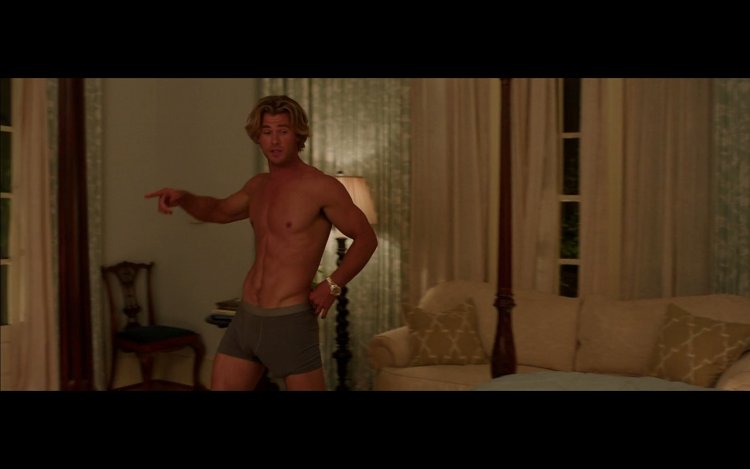 Крис Пайн с голым торсом