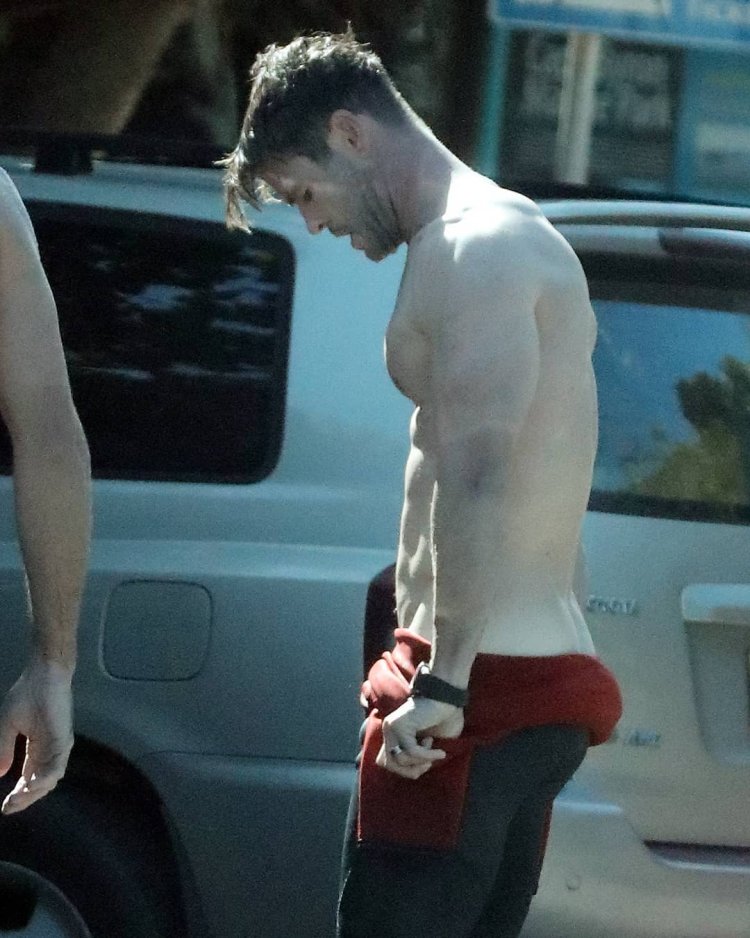 Крис Хемсворт в Нижнем белье