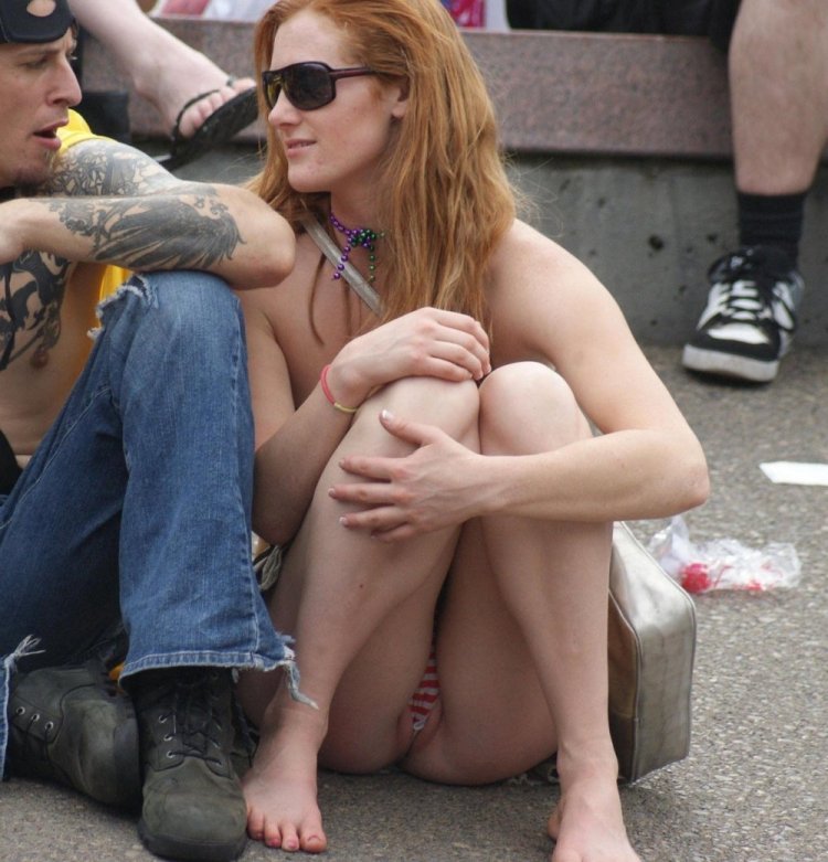 Девушка засветила трусики