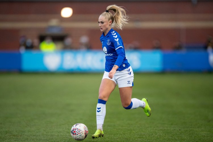 Соня о Нил футболистка