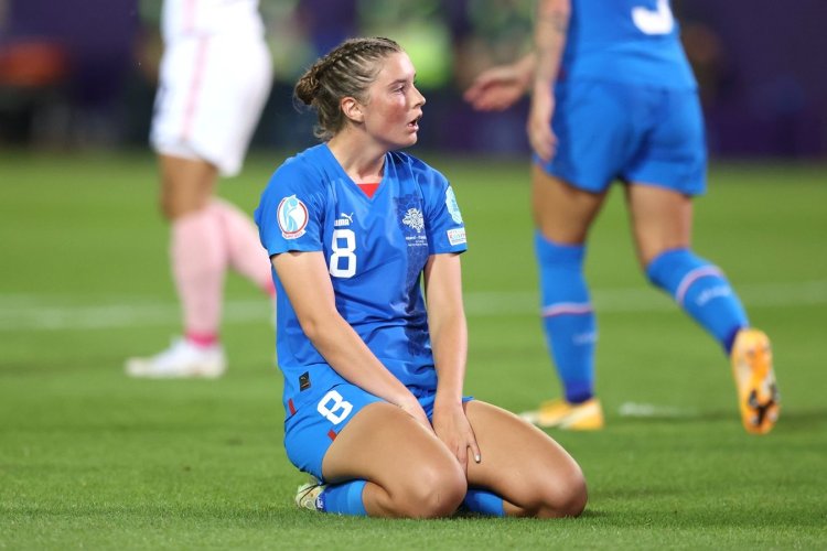 Каролина футболистка