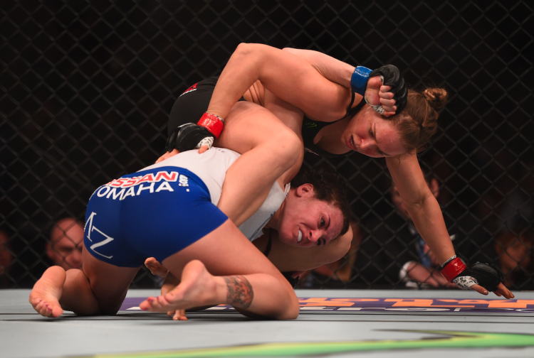 Девушки дерутся нагишом