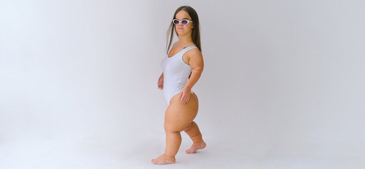 Midget Mini Mya крупным планом