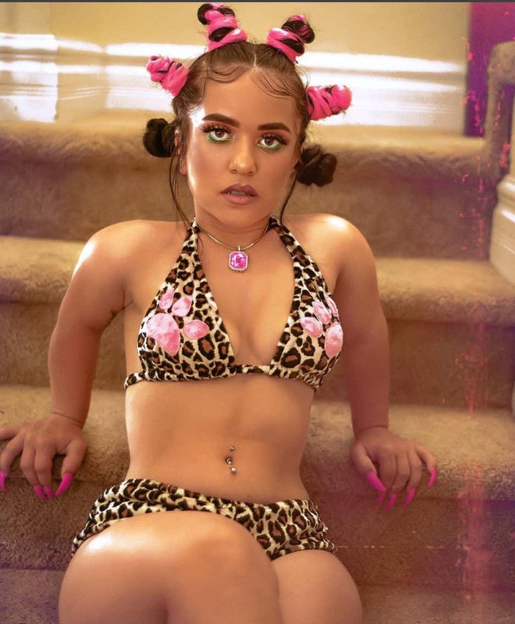 Красивые лилипутки в купальнике