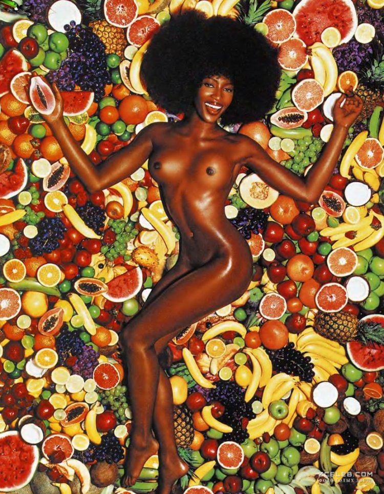 Эротическая фотосессия с фруктами