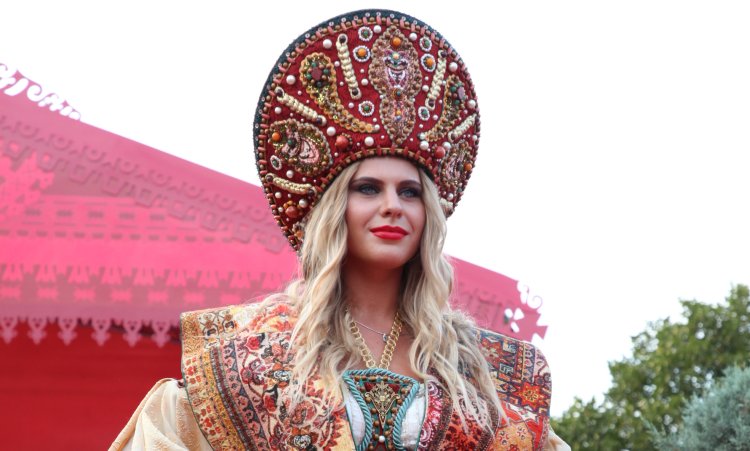 Девушка в кокошнике