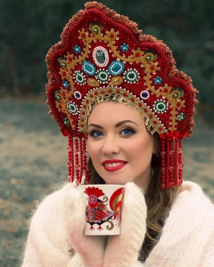 Община которая ходит в джинсах а девушки в белых кокошниках