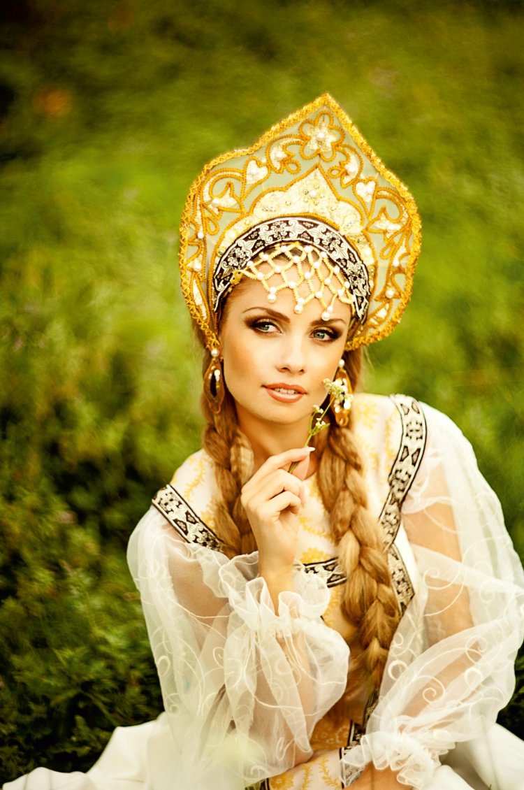 “русская красавица в кокошнике” к.е.маковский.