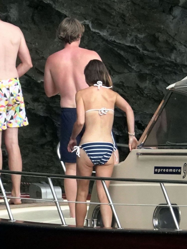 Эмилия Кларк постельные сцены