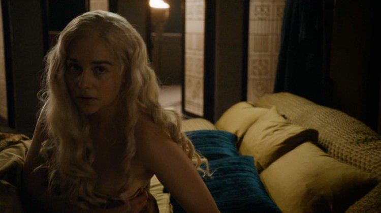 Эмилия Кларк горячие