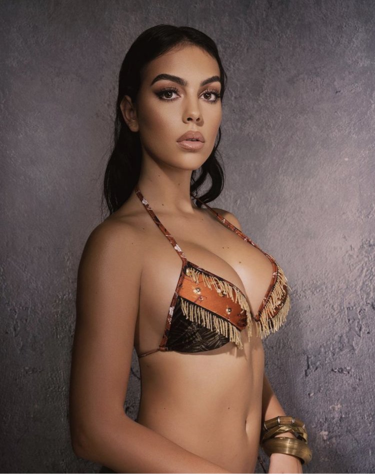 Джорджина Родригес няня