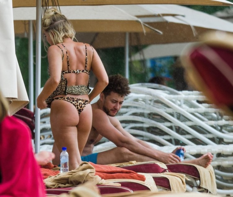 Аллен, Бриттани от этого песок