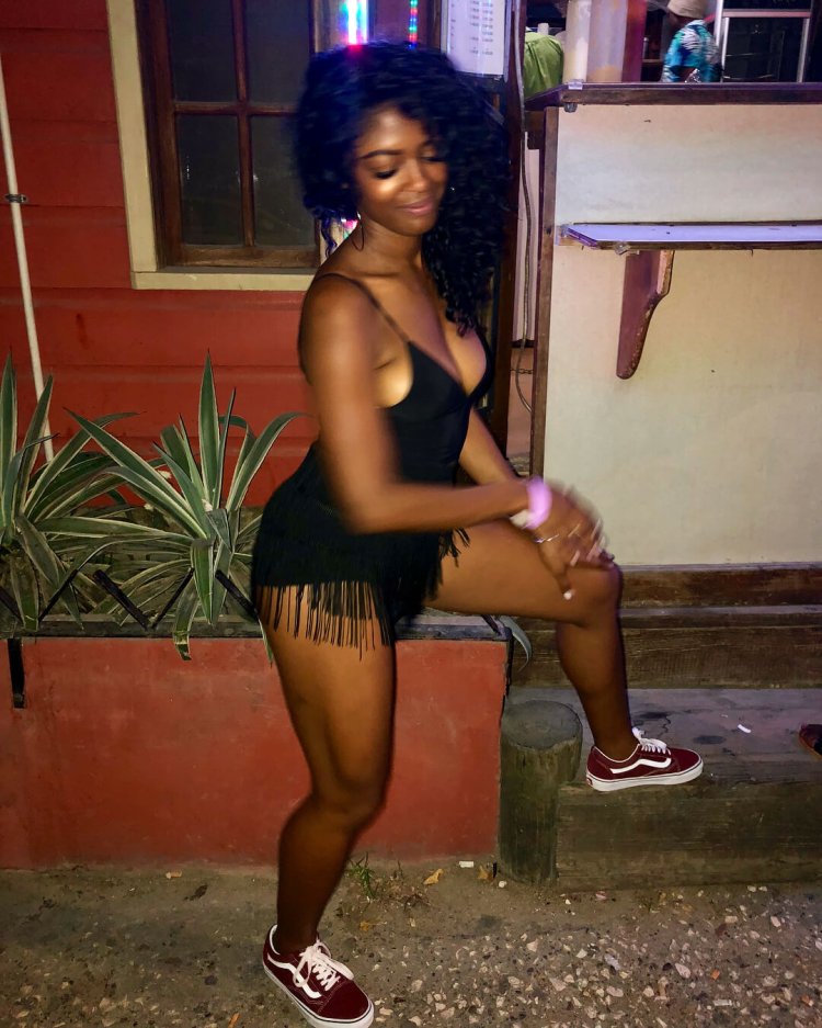 Джависия Лесли бикини