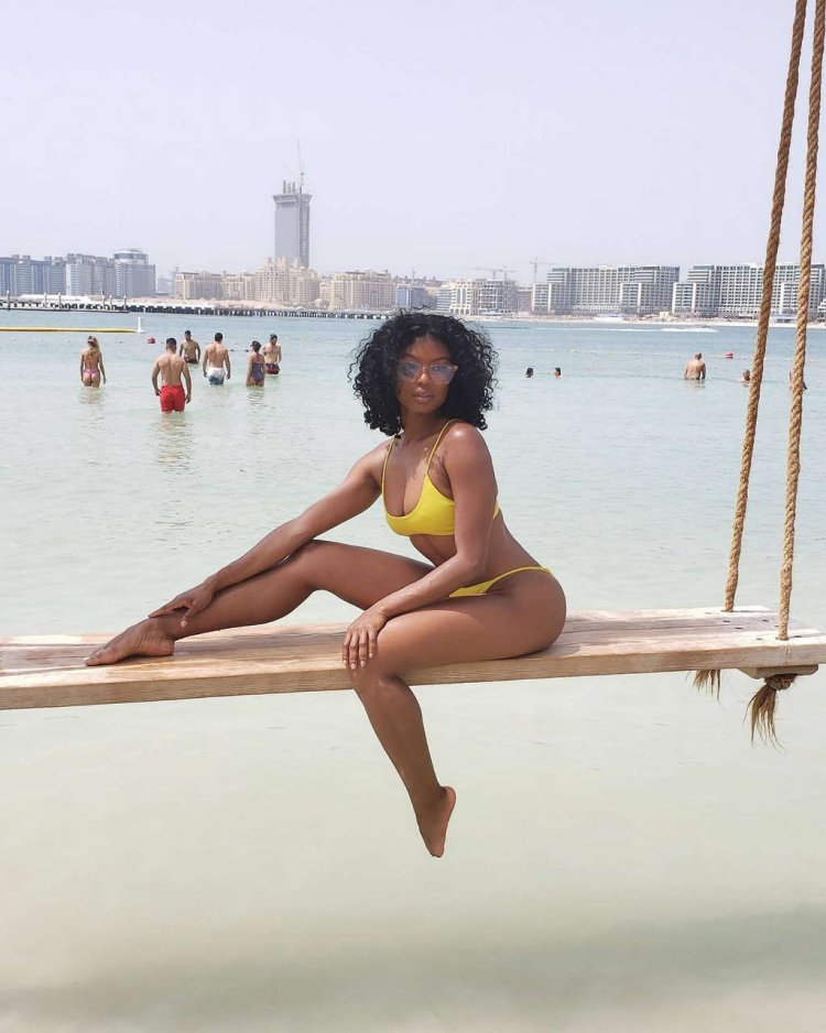 Джависия Лесли бикини