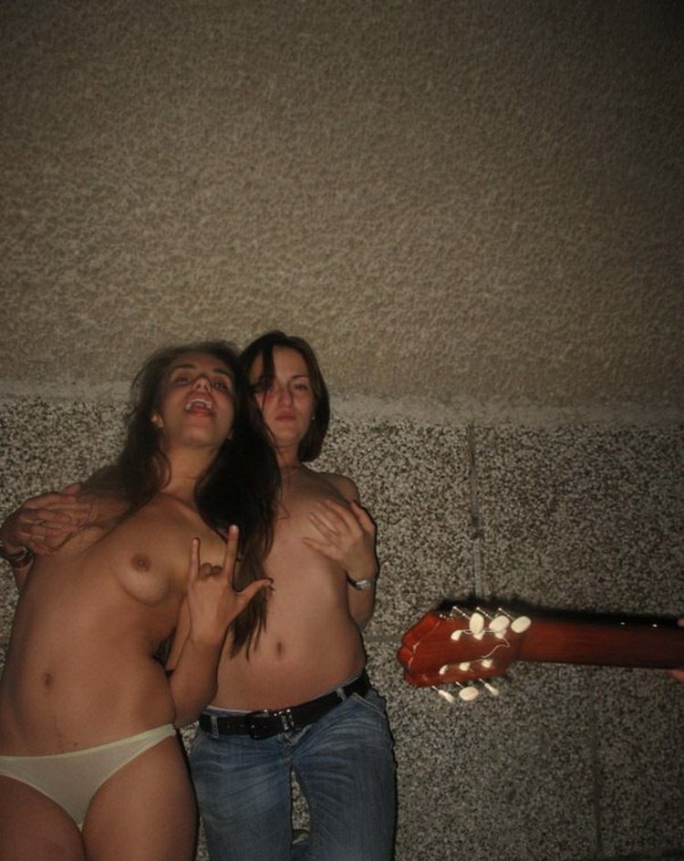 Пьяная сисястая девушка