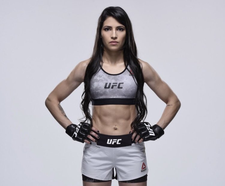 Боец UFC Польяна Виана Мота