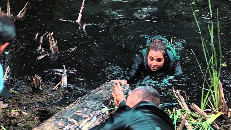 Девушка под водой