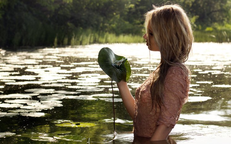 Женщина вода