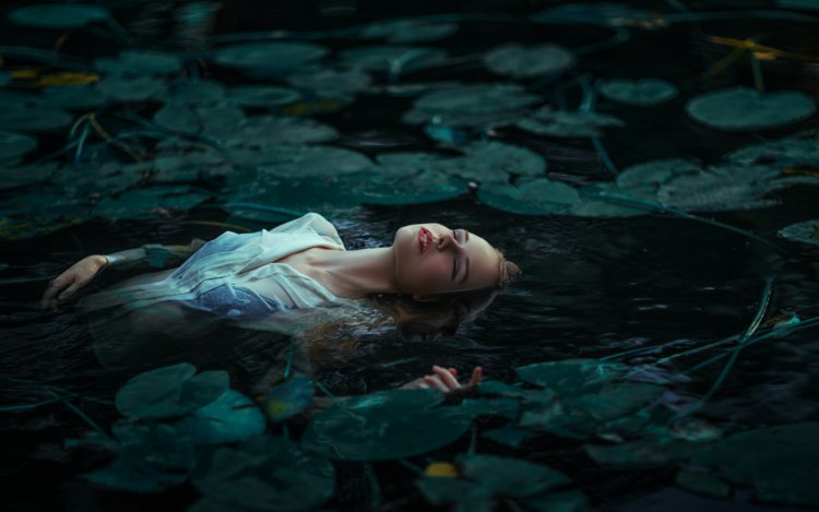 Герл тонет в зыбучих Песках