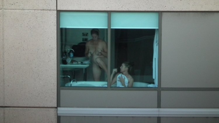 Подглядывание голые