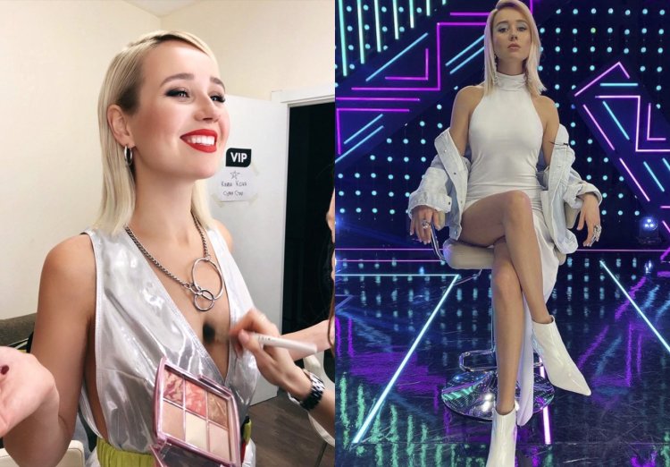 Клава Кока топлесс