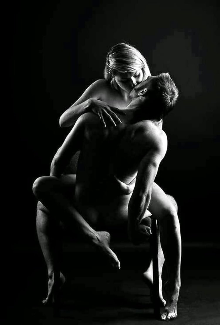 Эротическая фотосессия пары