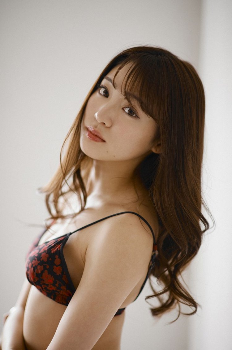 Hikaru Shida gravure