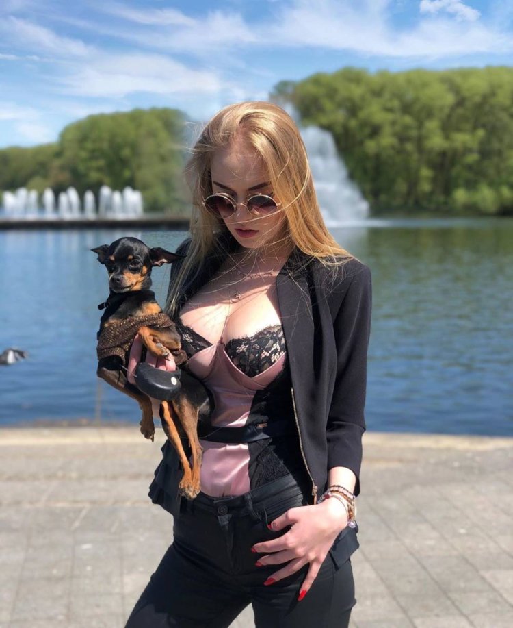 Оксана Невеселова учительница