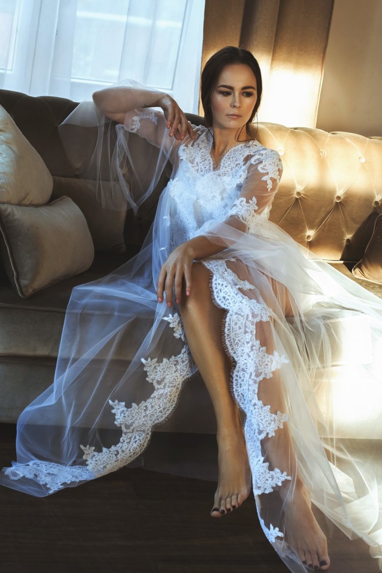 Под свадебным платьем