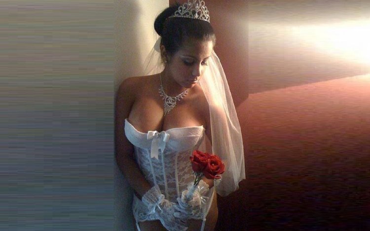 Невесты с большим декольте