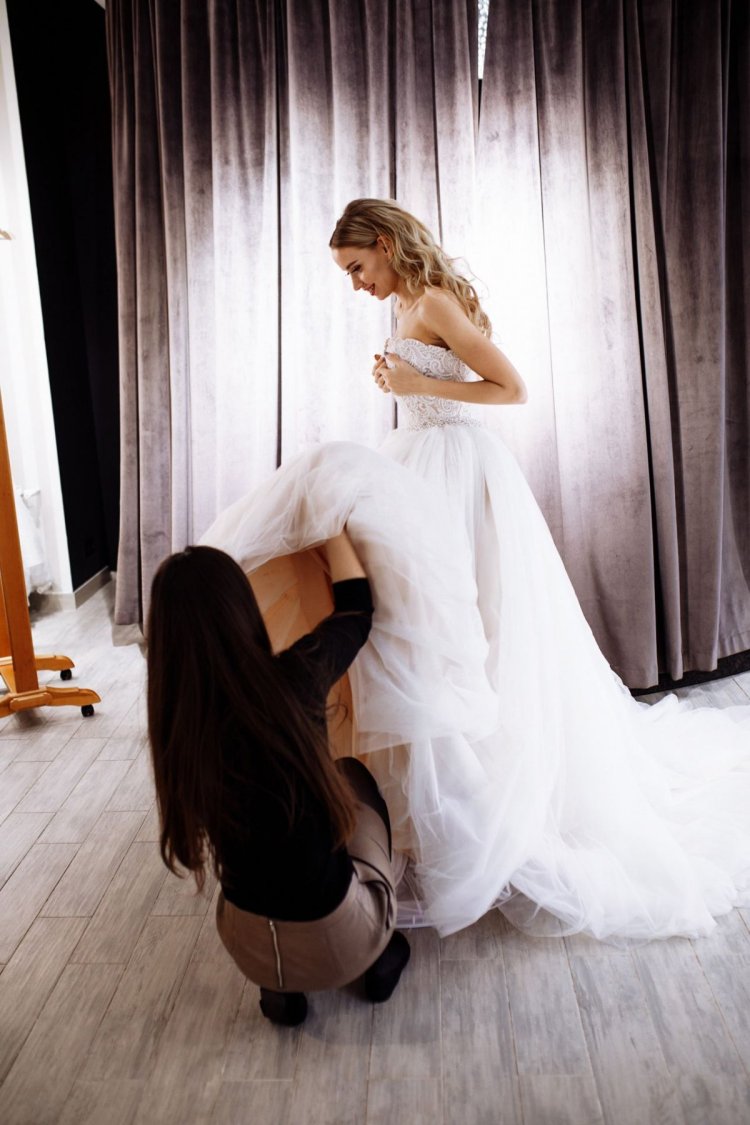 Платье невесты откровенно